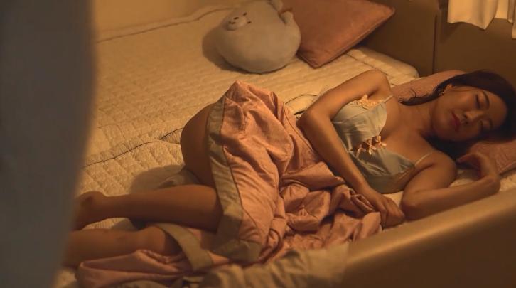 sex đi nhờ xe Em gái da trắng vú hồng non tơ cứ cạ mãi mới cho anh chịch